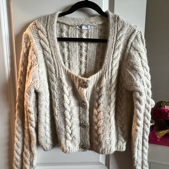 Zara Cream Cardigan with Intricate Cable Knit Design - Picture 4 of 5